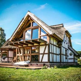 Fachwerkhaus am Bodden mit Sauna, großen Garten, Teich