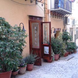 Hotel Giulia，位于乌斯蒂卡的酒店