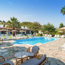 STRAWBERRY Skiathos，位于圣帕拉斯凯维的酒店