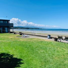 Sand Pebbles Inn，位于夸利库姆海滩的酒店