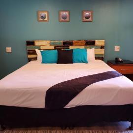 PineCrest Inn & Suites