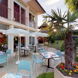 Hôtel de France Contact-Hôtel,位于埃维昂莱班的酒店