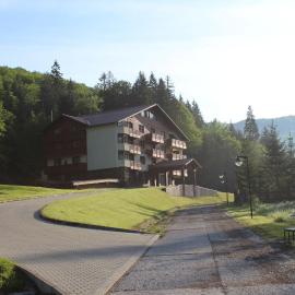 Monte Cervo Bio Hotel & Spa，位于科瓦斯纳的酒店