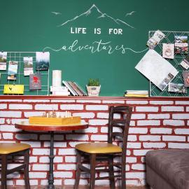 Eagle’s Nest Hostel，位于波斯托伊纳的酒店