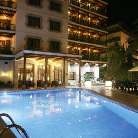 Hotel La Carolina,位于罗列特海岸的酒店