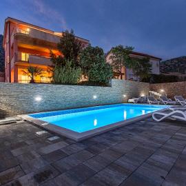 Apartments Villa Dina，位于卡尔卢巴格的酒店