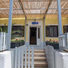 Hostel Flora，位于木洛希尼的酒店
