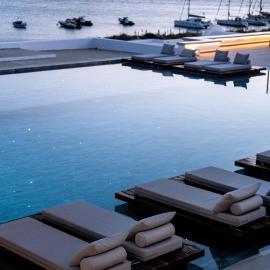 Manoula's Beach Mykonos Resort，位于圣爱奥尼斯米科诺斯的酒店