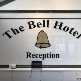 The Bell Hotel,位于纽敦的酒店