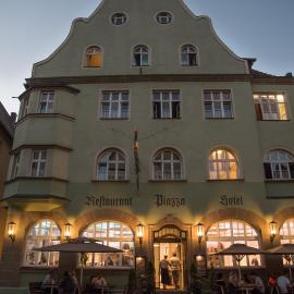 Altstadthotel PIAZZA,位于丁克尔斯比尔的酒店