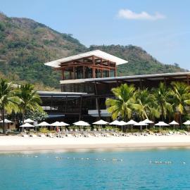 PICO DE LORO RESORT CONDOTEL，位于纳苏格布的酒店
