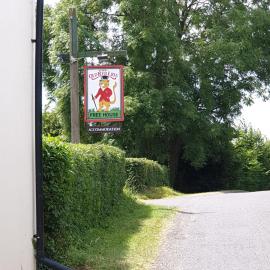 the old red lion，位于布鲁顿的酒店