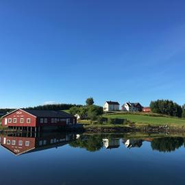 SAGA, unikt badehotell med 5 rom, sauna og badebrygge - Inderøy，位于Straumen的酒店