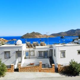 Captain Manos Studio Apartments，位于Grikos的酒店