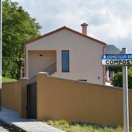 Apartamentos Compostela，位于洛维奥斯的酒店
