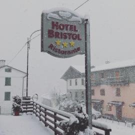 Hotel Bristol,位于菲乌马尔博的酒店