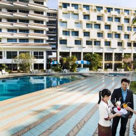 Charoen Hotel，位于乌隆他尼的酒店