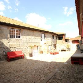 Quinta d'Areda Wine&Pool Experience，位于法菲的酒店