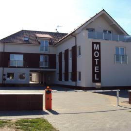 Motel Senec，位于塞内奇的酒店