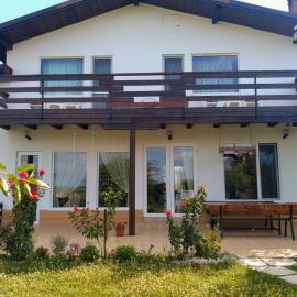 Casa Tomson, free parking, ciubăr, piscină în natura，位于奥拉迪亚的酒店