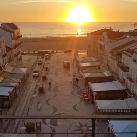 Solar dos Carvalhos - Apartamentos de Turismo，位于纳扎雷的酒店