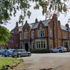 Oaklands Hall Hotel Grimsby，位于莱斯比的酒店