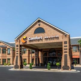Comfort Inn & Suites Perry National Fairgrounds Area，位于佩里的酒店