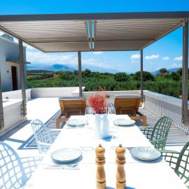 Mikro Livadi Special Lodges - Has an Eco Salt water pool - 150m from the beach，位于埃皮斯科皮·罗希姆诺的酒店