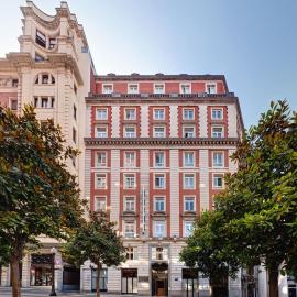 Hotel Hernán Cortés，位于希洪的酒店