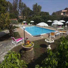 Loano Apartment Pool & Garden，位于洛阿诺的酒店