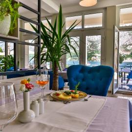 Montebay Perla，位于普查尼的酒店