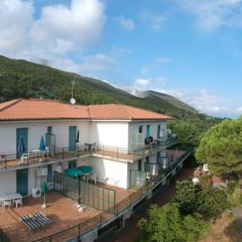 Residence la Vignetta，位于瓦拉泽的酒店