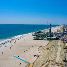 Boardwalk Hotel Charlee & Apartments Beach Hotel Oceanfront,位于希塞德高地的酒店