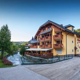 Sporthotel Dachstein West，位于安纳贝格-伦格茨的酒店