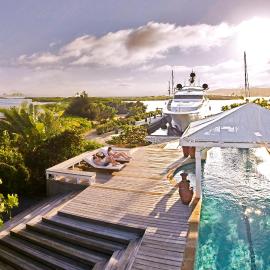Barefoot Cay Resort，位于罗阿坦的酒店