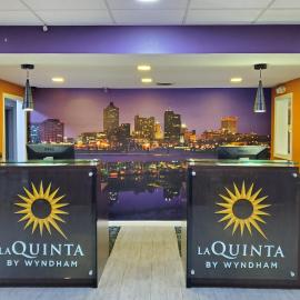 La Quinta by Wyndham Memphis Airport Graceland，位于孟菲斯的酒店