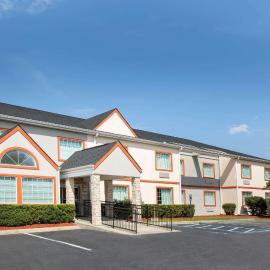Microtel Inn & Suites by Wyndham Columbia Fort Jackson N，位于哥伦比亚的酒店