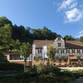 Hotel-Gasthof Zum Weyssen Rössle，位于希尔塔赫的酒店