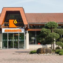 K6 Seminarhotel，位于哈尔伯施塔特的酒店
