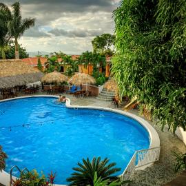 Apart Hotel Acuarious de Luis，位于埃斯特利的酒店