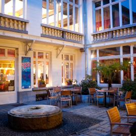 HI Brussels Jacques Brel Hostel，位于布鲁塞尔的酒店