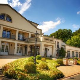 Parkhotel Surenburg，位于赫尔斯特尔的酒店