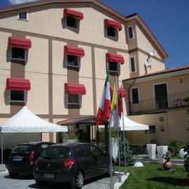 Hotel de Meis，位于Capistrello的酒店