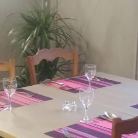 Hôtel Restaurant Du PONT D'ABENSE,位于Tardets-Sorholus的酒店