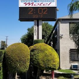 Sierra Crossing Motel，位于Bloomington的酒店