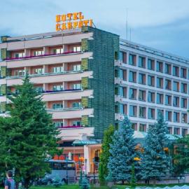 Hotel Carpati,位于巴亚马雷的酒店
