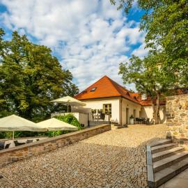 Bellevue Hotel Benešov，位于贝内绍夫的酒店