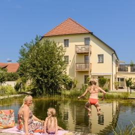 ad vineas Gästehaus Nikolaihof-Hotel Garni，位于毛特恩的酒店