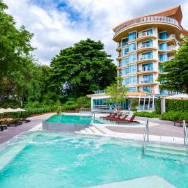 Centara Sonrisa Residences & Suites Sriracha，位于是拉差的酒店