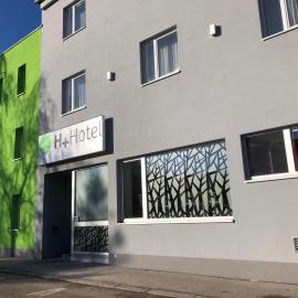 H+ Hotel Ried,位于里德因克瑞斯的酒店